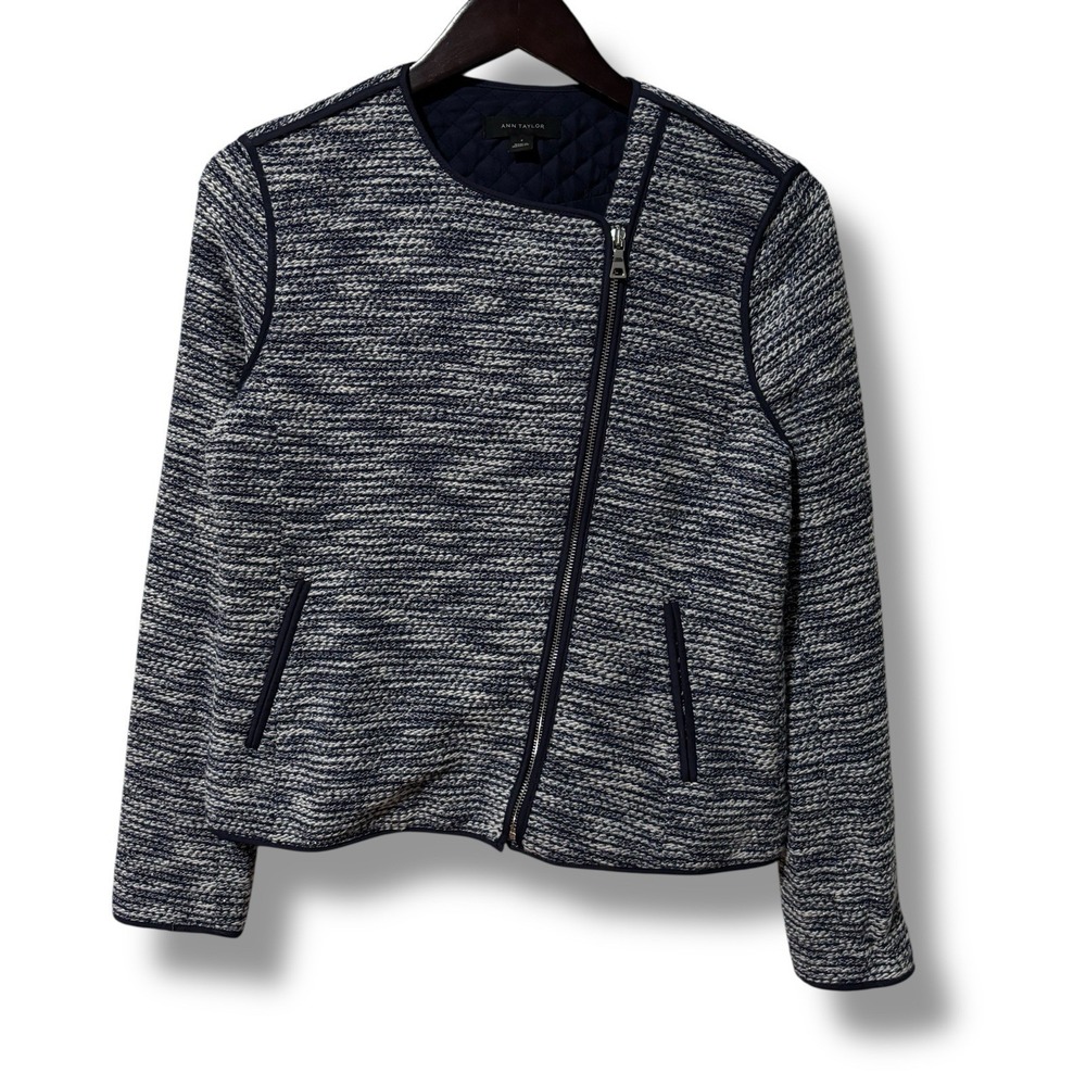 Ann Taylor Women's Navy And White‎ Asymmetrical Zip Jacket Size 4 - 18 x 22.5